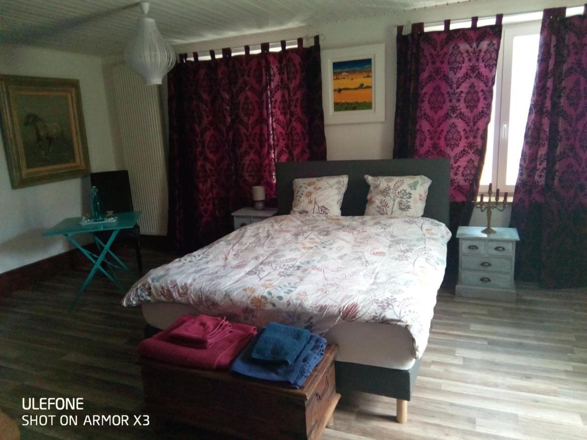 Au Petit Bonheur Bed & Breakfast Courgenay Exterior photo